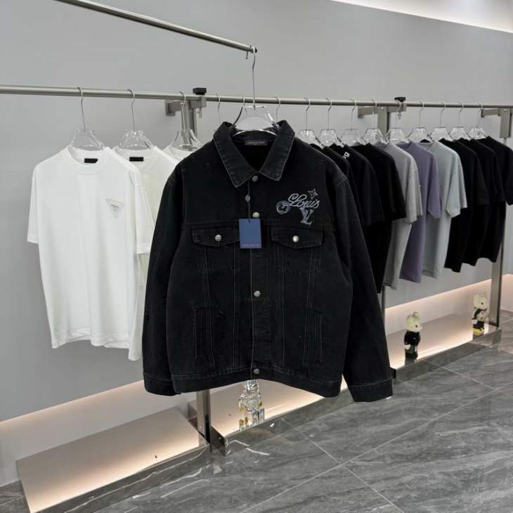 Picture of Louis Vuitton Jackets _SKULVS-XLhgntx2831588